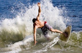 多米APP-武汉三镇半决赛险胜马德里竞技，杜兰特砍下7记关键球，全场沸腾